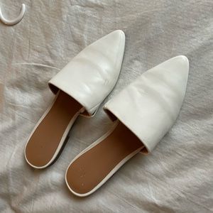 Off-White Slip-On Pointed Toe Flats / Mules